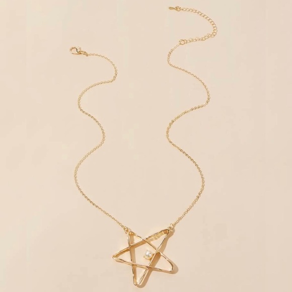 Urban Outfitters Jewelry - 3/$30 💛 Faux Pearl Star Necklace